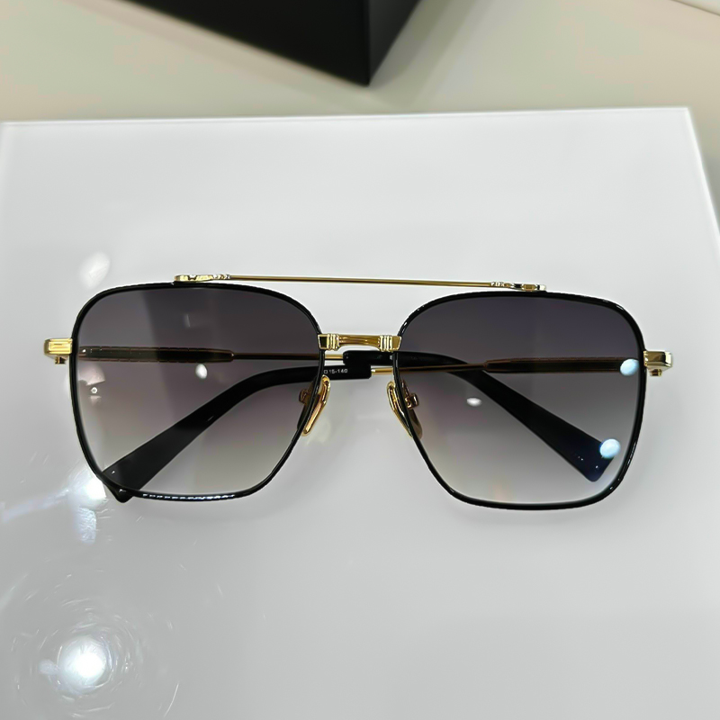 Eyewear Lens View