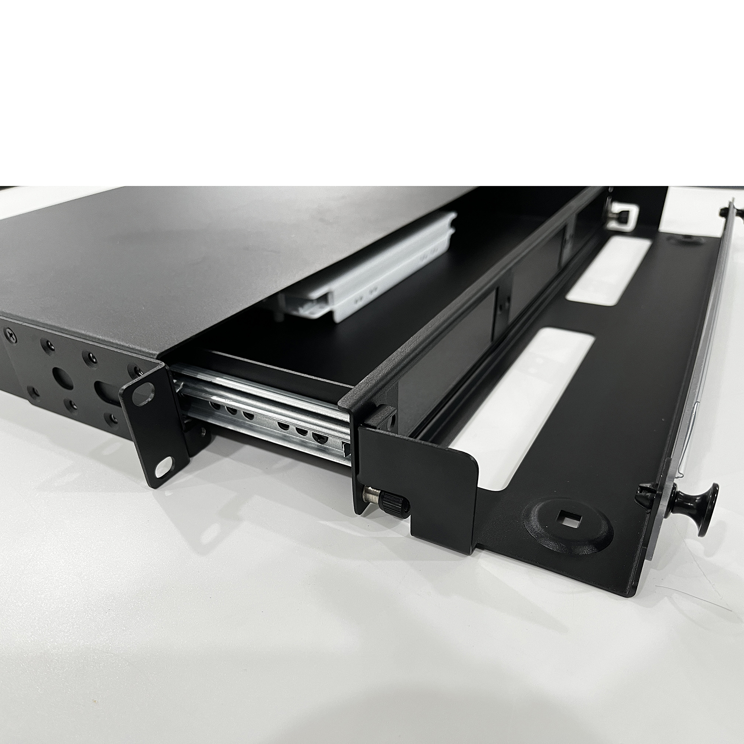 Versatile 1U Optical Rack Mounted Distributor with Modular LGX Slots Fiber Optic Patch Panel