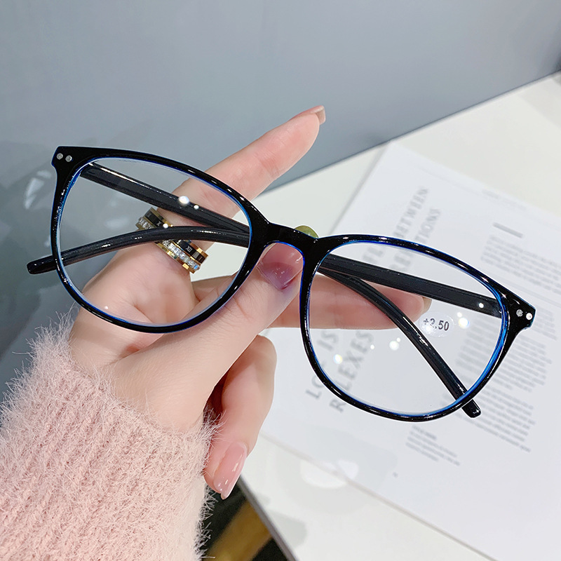 Eyewear Showcase
